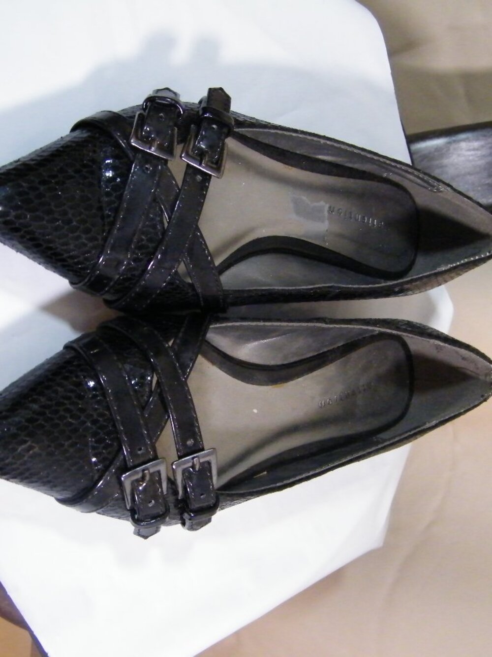 Attention Flats Sz. 5 women Color black